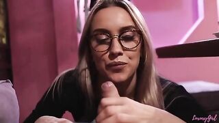 Two cute girls made a blowjob in the restaurant, risking a lot!