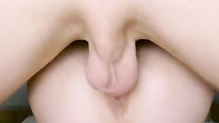 A woman squirts cum on my dick from her wet pussy