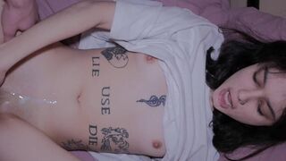 I love when guys cum on my face and in my mouth ♡