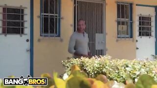 This Lisa Ann porno has a sad ending, but maybe you can help change it?