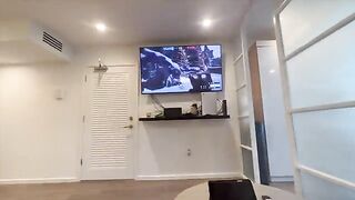 Babe doesn’t let her boyfriend finish the game, she wants sex instead