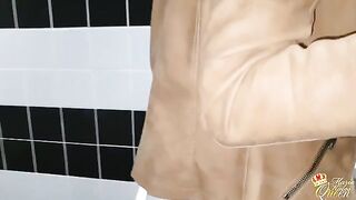 Babe fucked with a guy in the public toilet for money