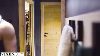 Passionate sex in the Alps with a skiing bunny