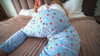 A hot stepdaughter seduced her stepfather by leaving the door open while watching porn