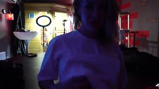 Behind the scene with Wet Kelly - Masturbating while watching