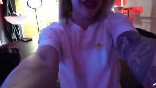 Behind the scene with Wet Kelly - Masturbating while watching