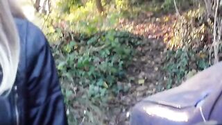 Blogger pretended to be injured, a passing biker stopped