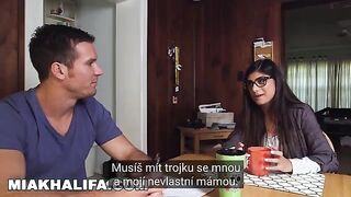 Můj přítel mi nedovolí mít trojku, takže jsem se rozplakat do dvou černochů