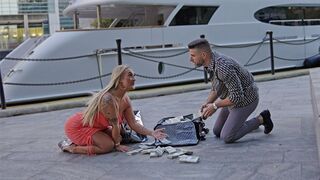 British PAWG gets fucked by stranger for a million dollars