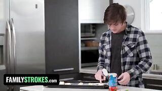 Penny Barber gets fucked while eating Macy Meadows’ cunt