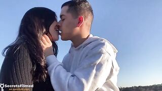 A chick from Tinder fucks with me in the park riskily