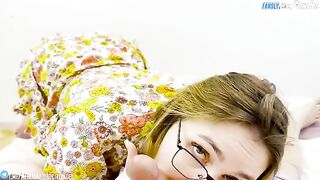A stepmother helps her stepson with his difficulties, bypassing the father