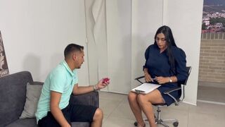 The man forced the girl to fuck because of her curiosity