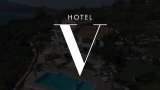 The insatiable guest Ginebra seduces the bartender of the hotel