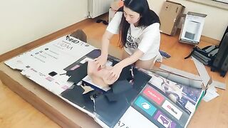 Stepsister gets her asshole full of sticky sperm through a hole in a box