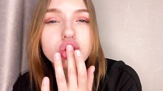 A girl with a juicy ass masturbates at home and reaches a powerful orgasm