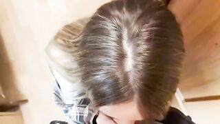Babe fucked a courier for bad service at home