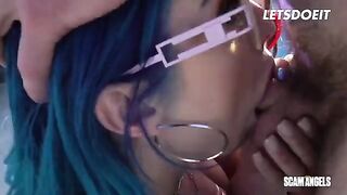 Two sexy babes, Emily Willis and Jewelz Blu, shared a lucky guy’s dick in a steamy threesome