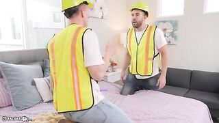 The tiny Asian star Lulu Chu thanks the movers with her body