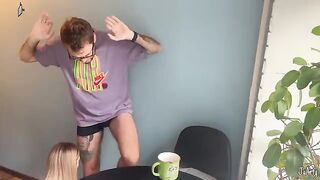 A fan didn’t miss her chance to get fucked by a famous DJ
