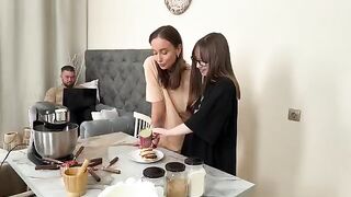 Cooking syrniki turned into a steamy threesome with two stunning women