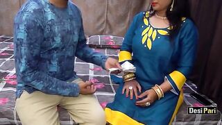 Desi Pari Aunty fucks for money with clear Hindi audio, showcasing her bold role-play skills