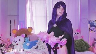 Raven discovers Starfire's toys and plays with them in a sneaky way