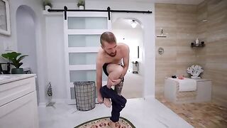 Guy was hiding in the bathtub when the door opened. What a surprise!
