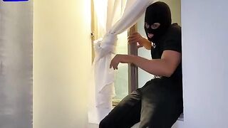 A masked thief broke into the house of the sexy Colombian Lina Henao
