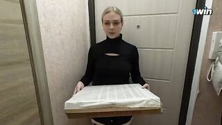 The courier had to work for her pizza delivery