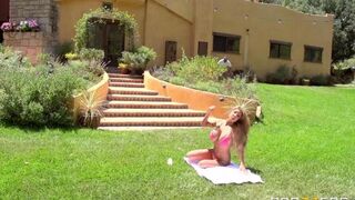 A couple have a hot encounter on the lawn and reach a thrilling climax