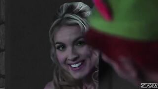 The sexy girl Keira Nicole fucks with her new lover Peter Pen