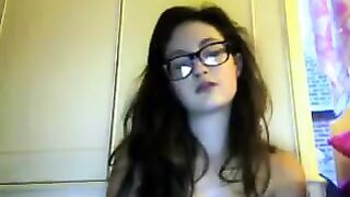 A cute student took off her clothes during the video chat