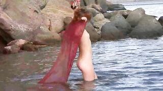 A sexy girl has small wet boobs, let's see her in action