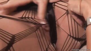 Lesbian sex with stockings and mature pussy licking