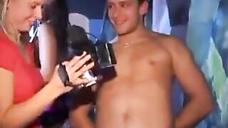 A group gets fucked on an orgy at a home party