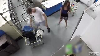A girl is fucking on the camera hidden in the laundry machine