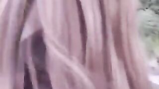 A girl is not embarrassed to do blowjob in public places