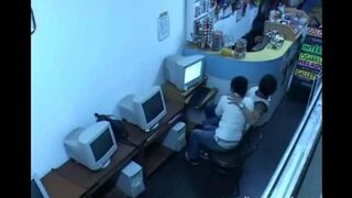 A girl has sex with her boyfriend in the internet cafe webcam