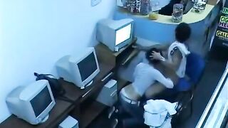 A girl has sex with her boyfriend in the internet cafe webcam