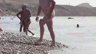 A little episode of nudity on the Crimean peninsula