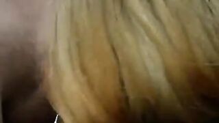 Girl made a blowjob on the street during the winter, what a daring act!