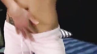 Anal sex followed by cumshot on the girl’s face in an eporn scene