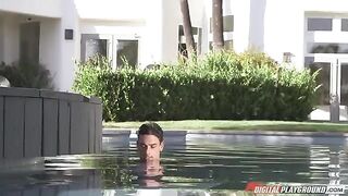 A hot girl is fucking with a guy in the swimming pool