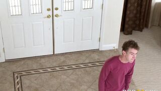 I met a guy in the bedroom and was ready for sex at any moment