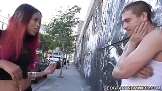 Nicole Apples explained the basics of sex machine to Mulatochka