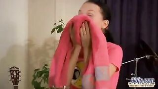 A mature man fucks a girl with a juicy ass