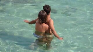 A girl showed the guy her fingers in seawater for courage