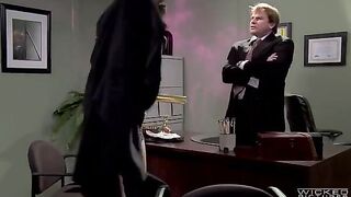 The boss compelled his subordinate to sex in the office