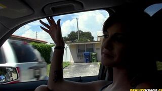 Skinny babe agreed to have sex with a pickuper right in his car